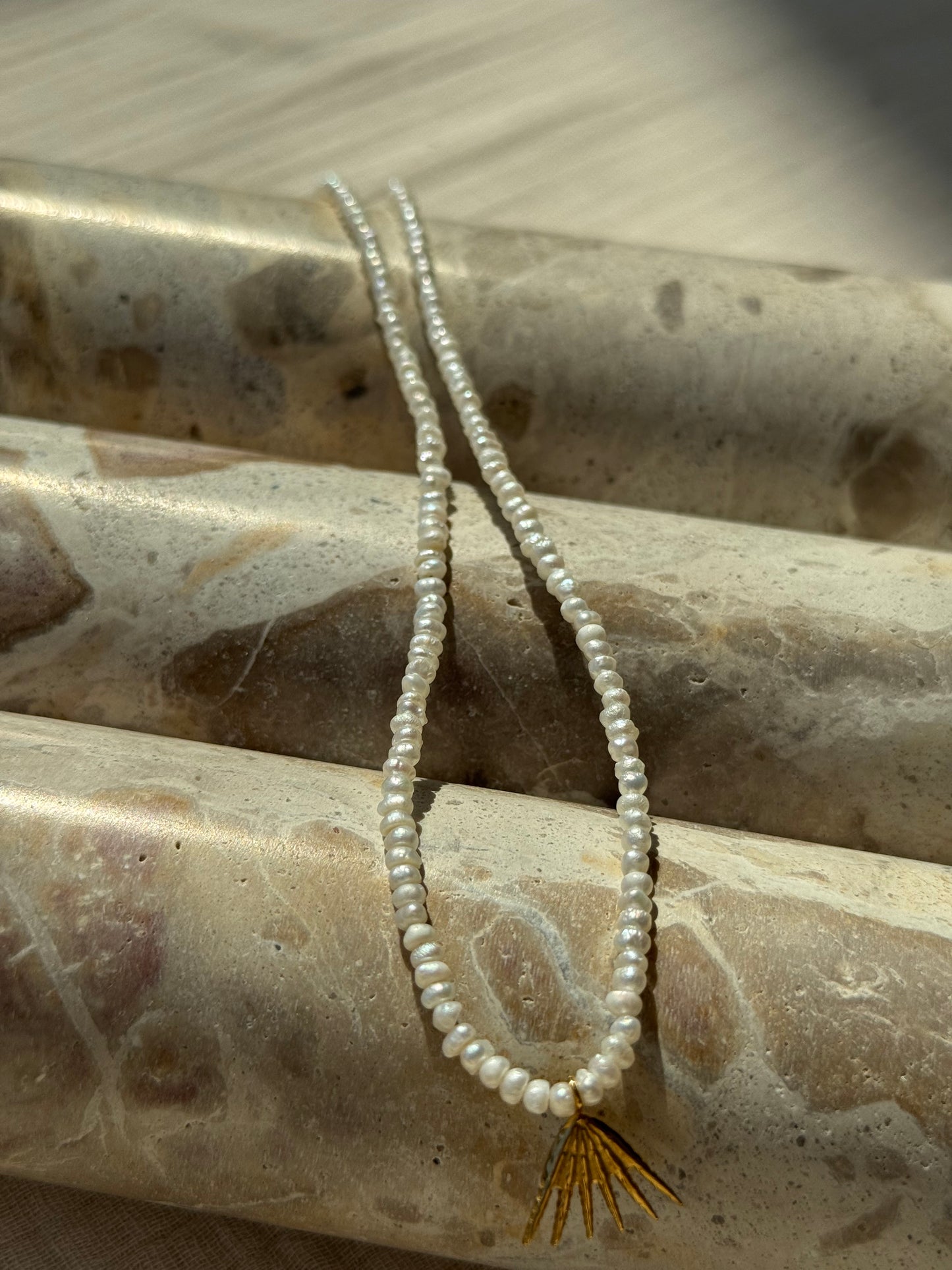 Collier à perles, BLANCA