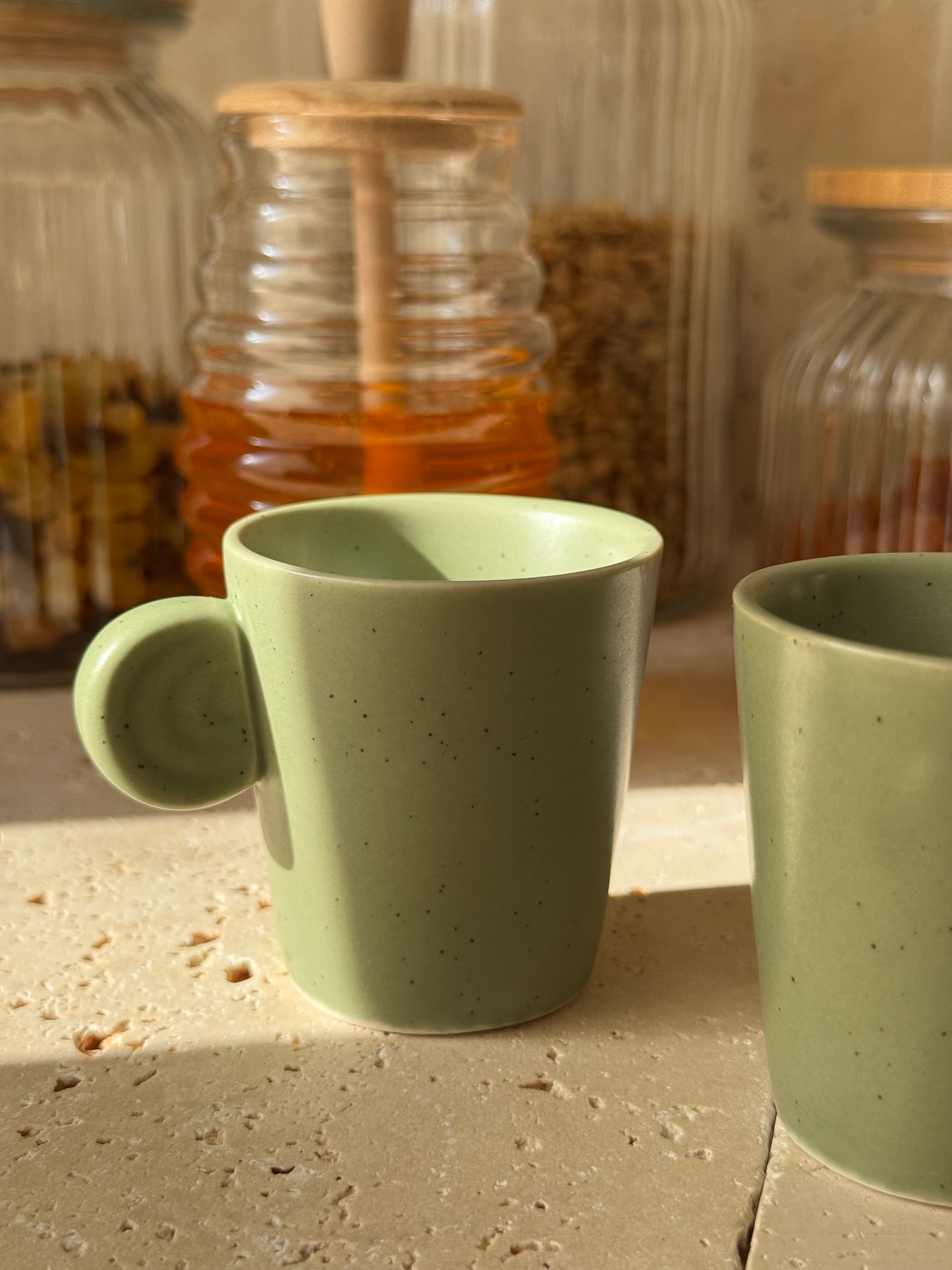 Tasse en céramique vert, CERA vendue par 2