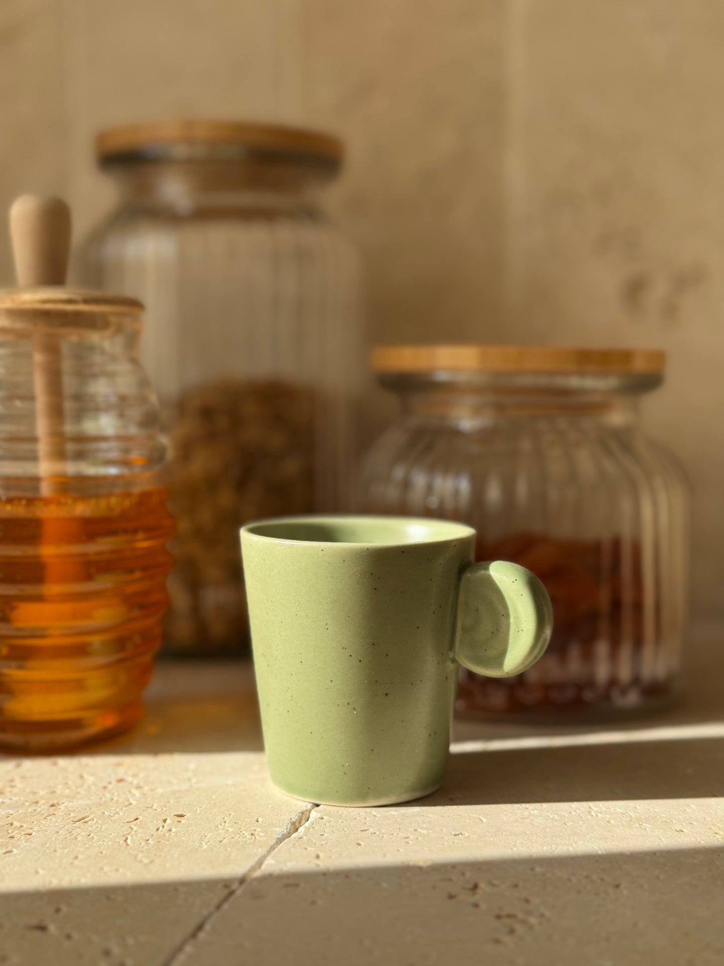 Tasse en céramique vert, CERA vendue par 2