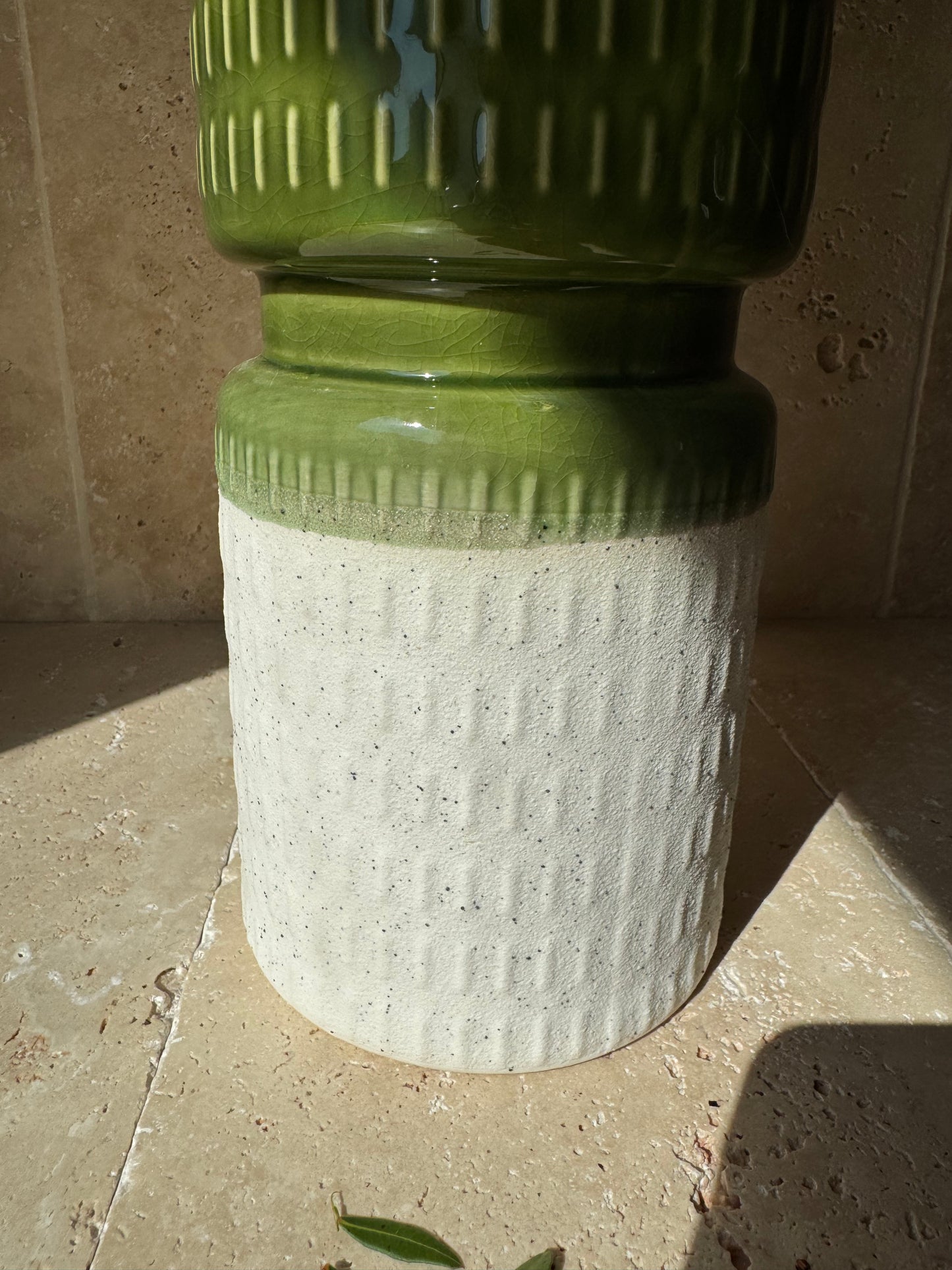 Vase porcelaine vert et blanc, CASA