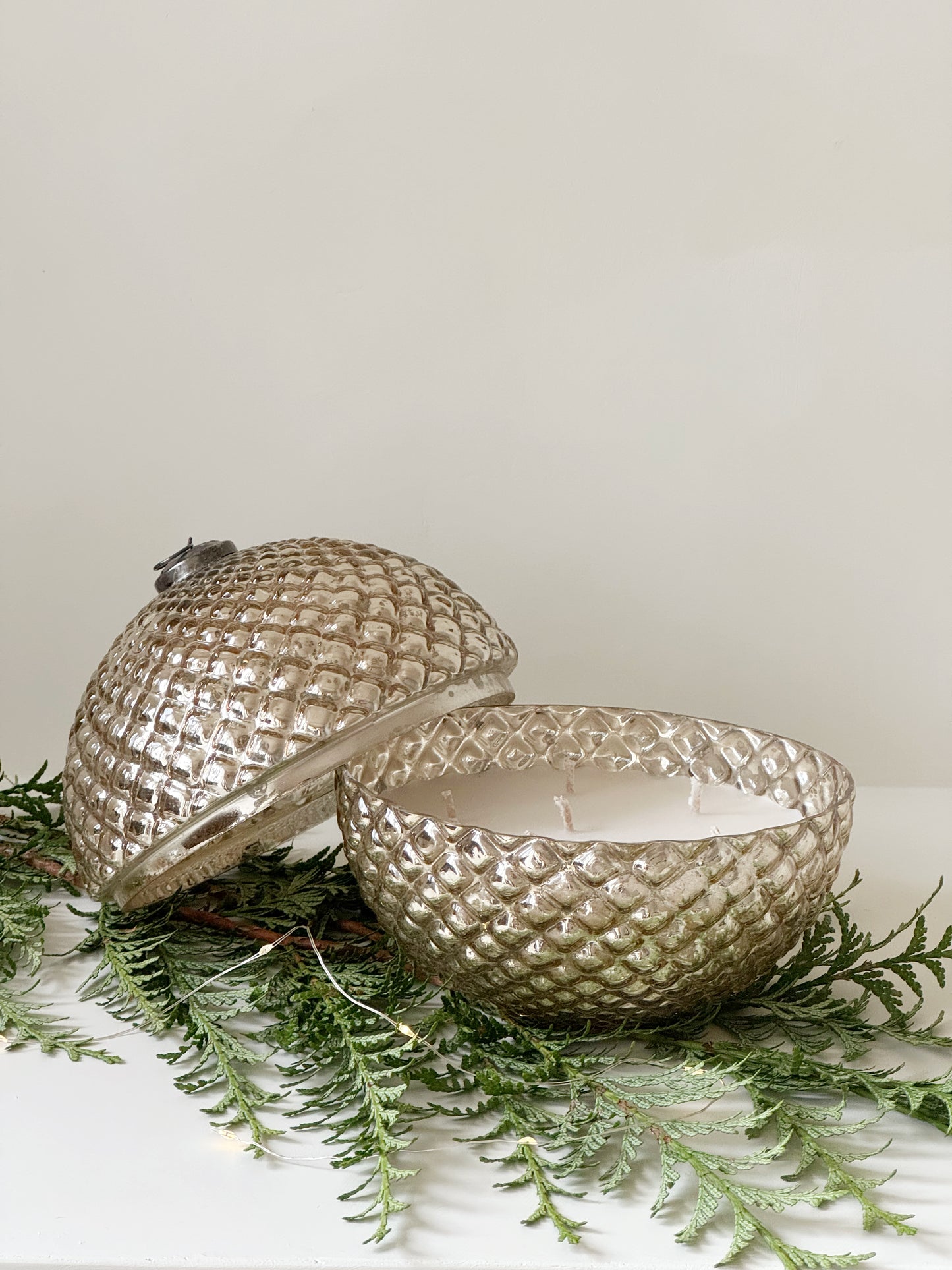 Bougie boule de noël - ÉCAILLES