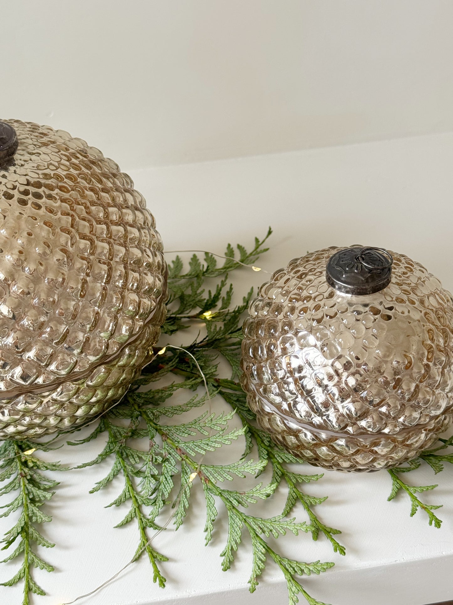 Bougie boule de noël - ÉCAILLES