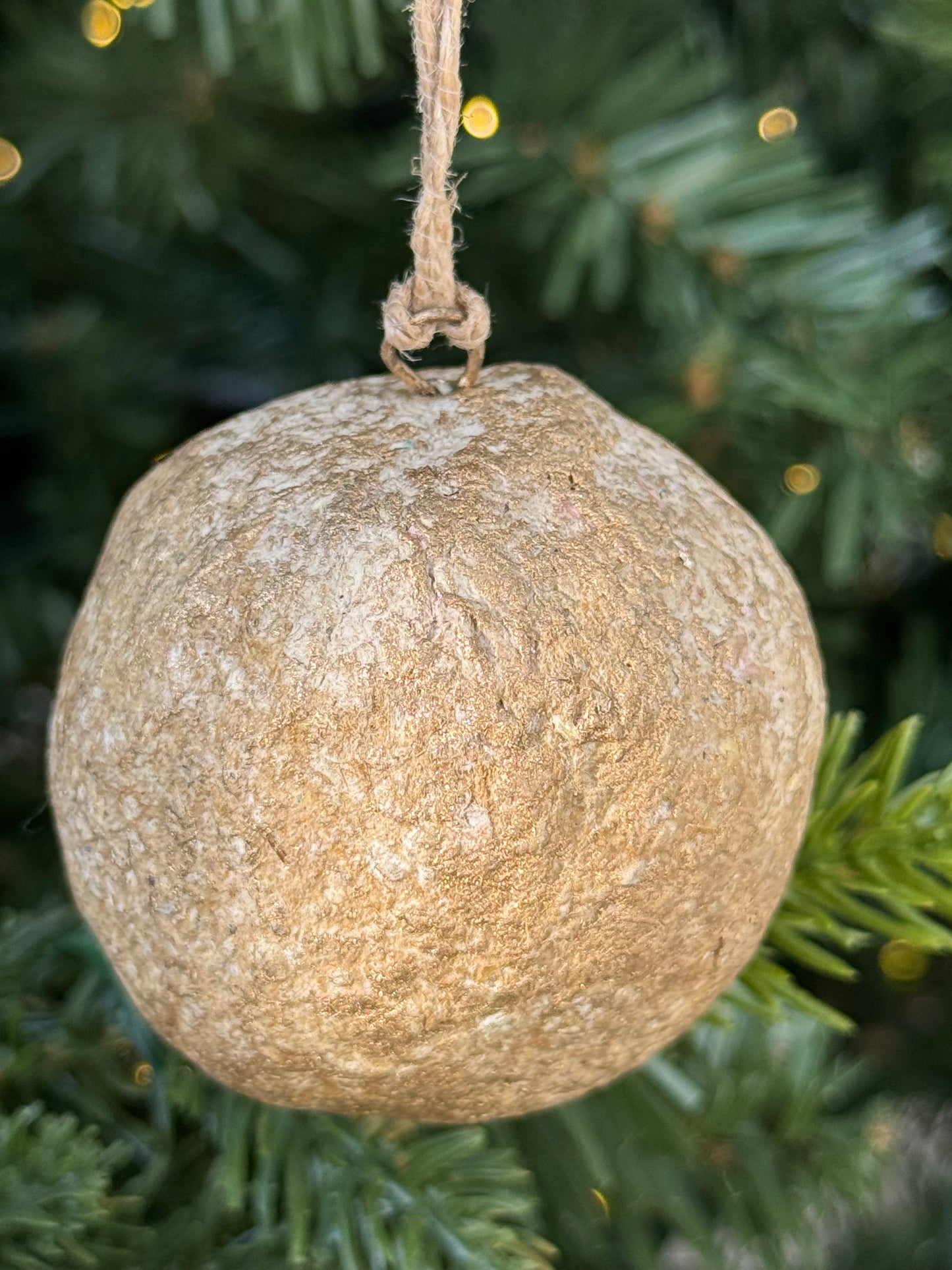 Boule papier mâché beige doré x2