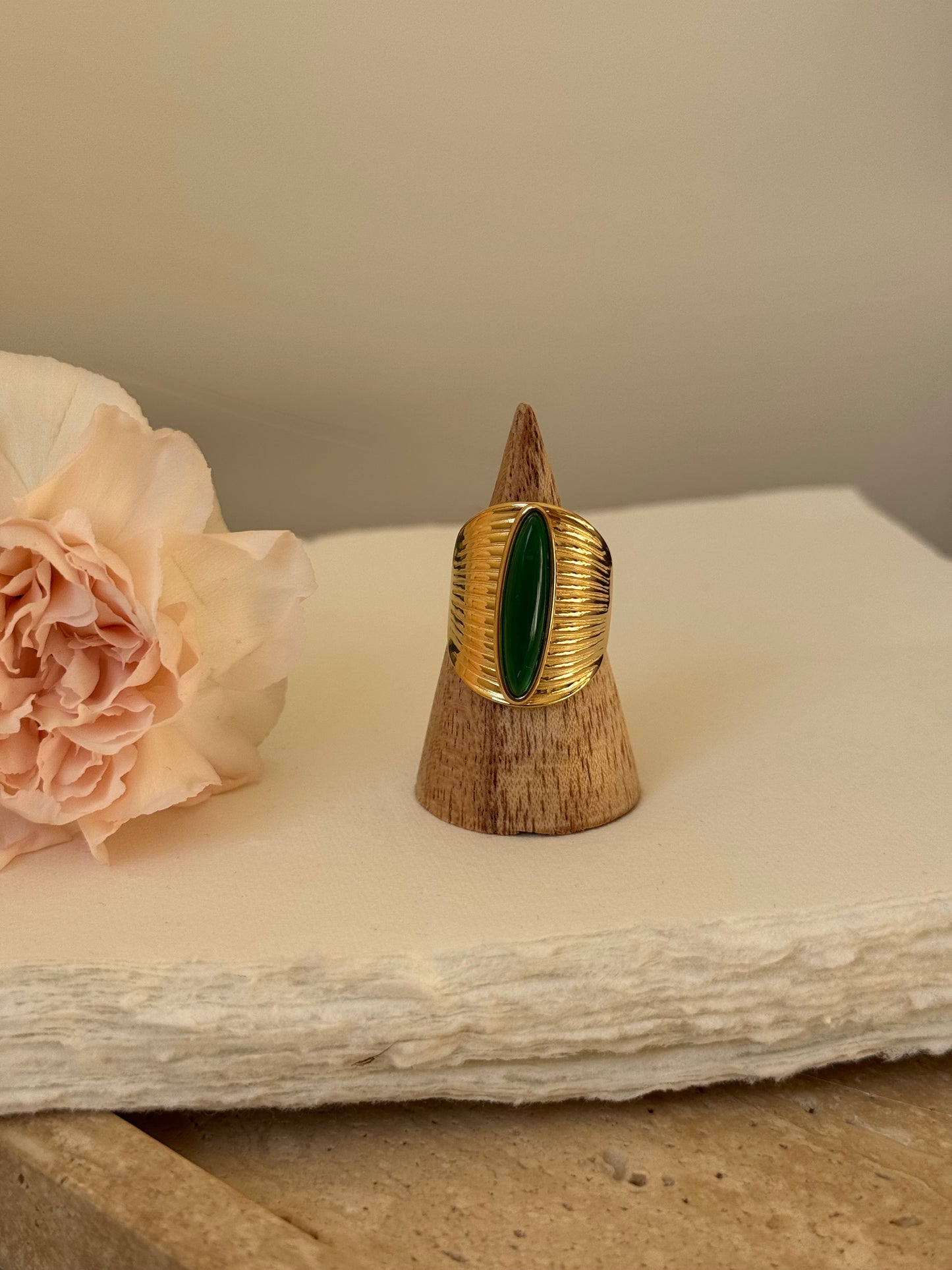 Bague verte, HELIA