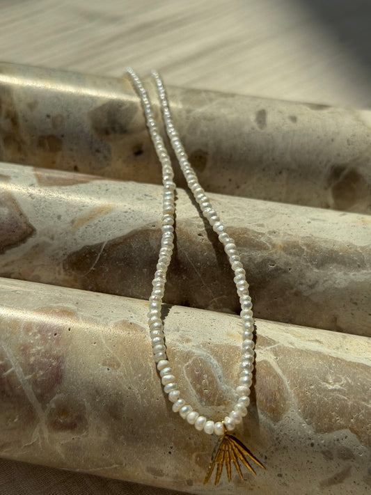 Collier à perles, BLANCA