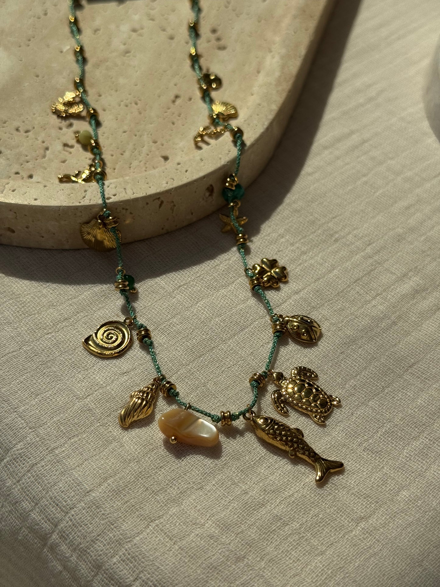 Collier bleu, SUMMER