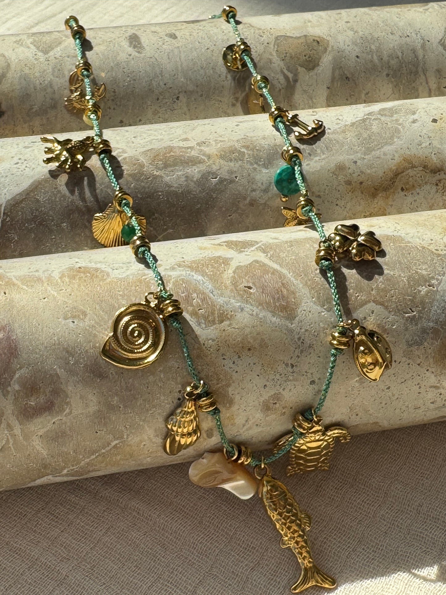 Collier bleu, SUMMER