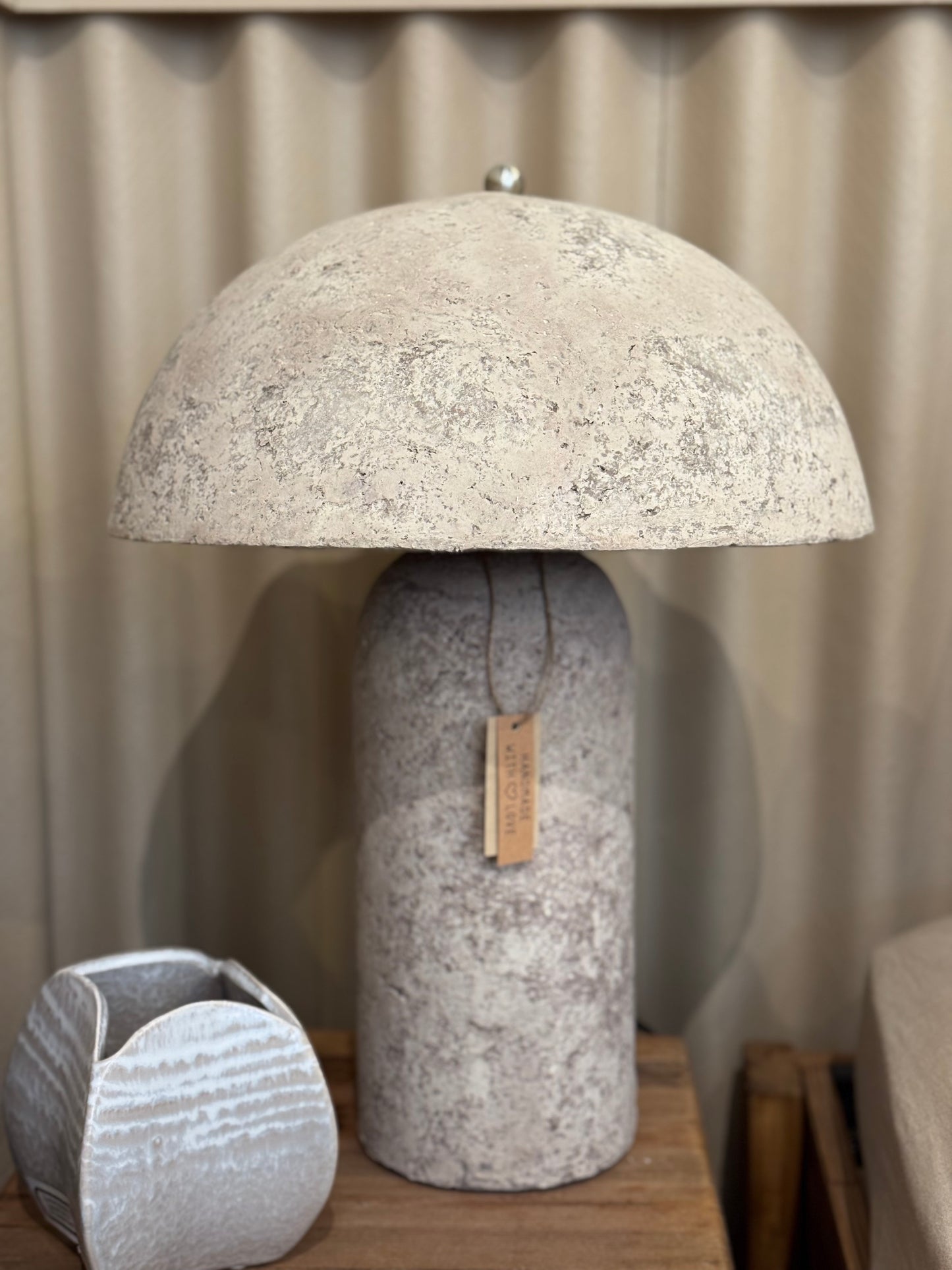 Lampe à poser, PAPIER MÂCHÉ