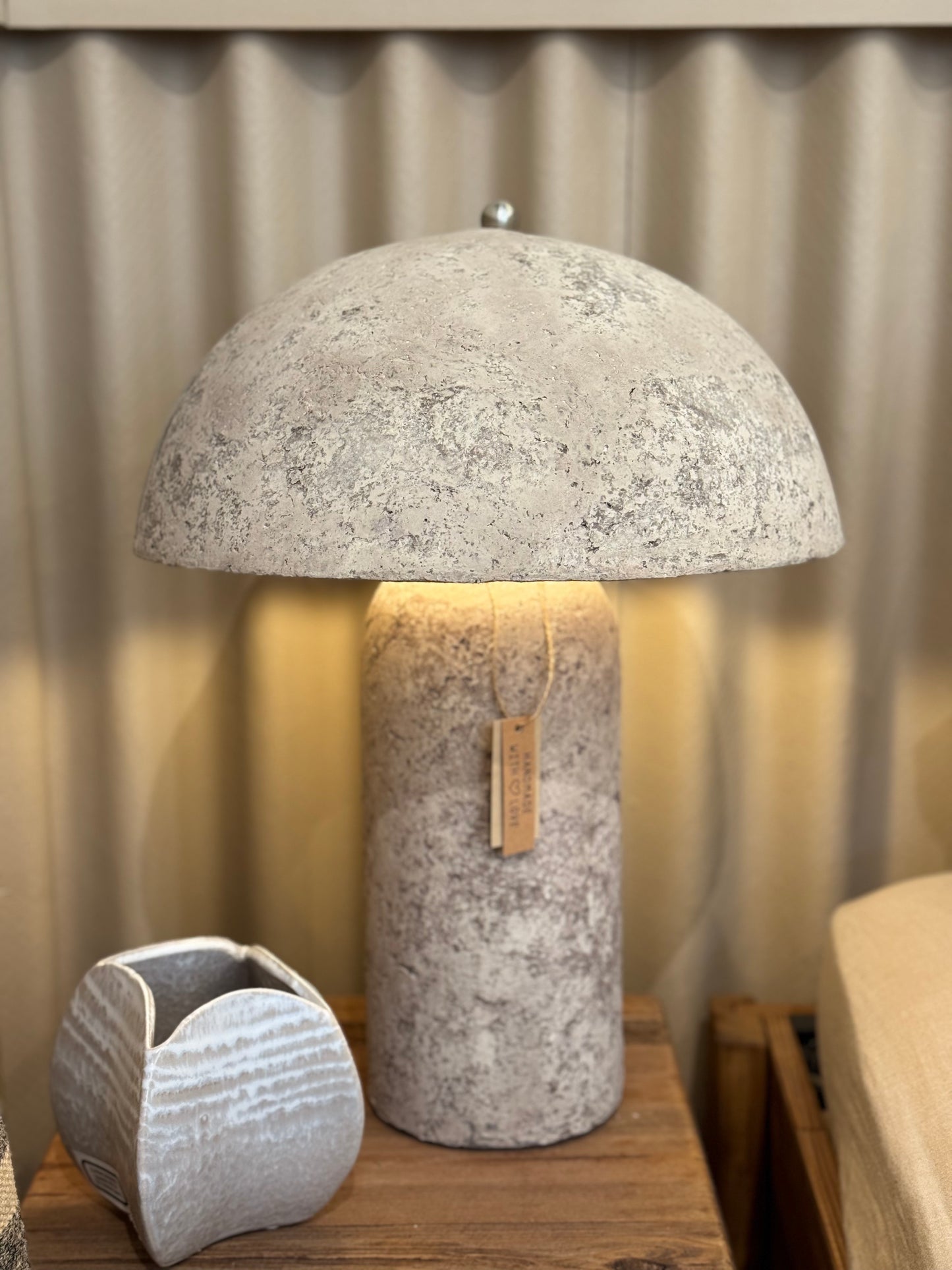 Lampe à poser, PAPIER MÂCHÉ