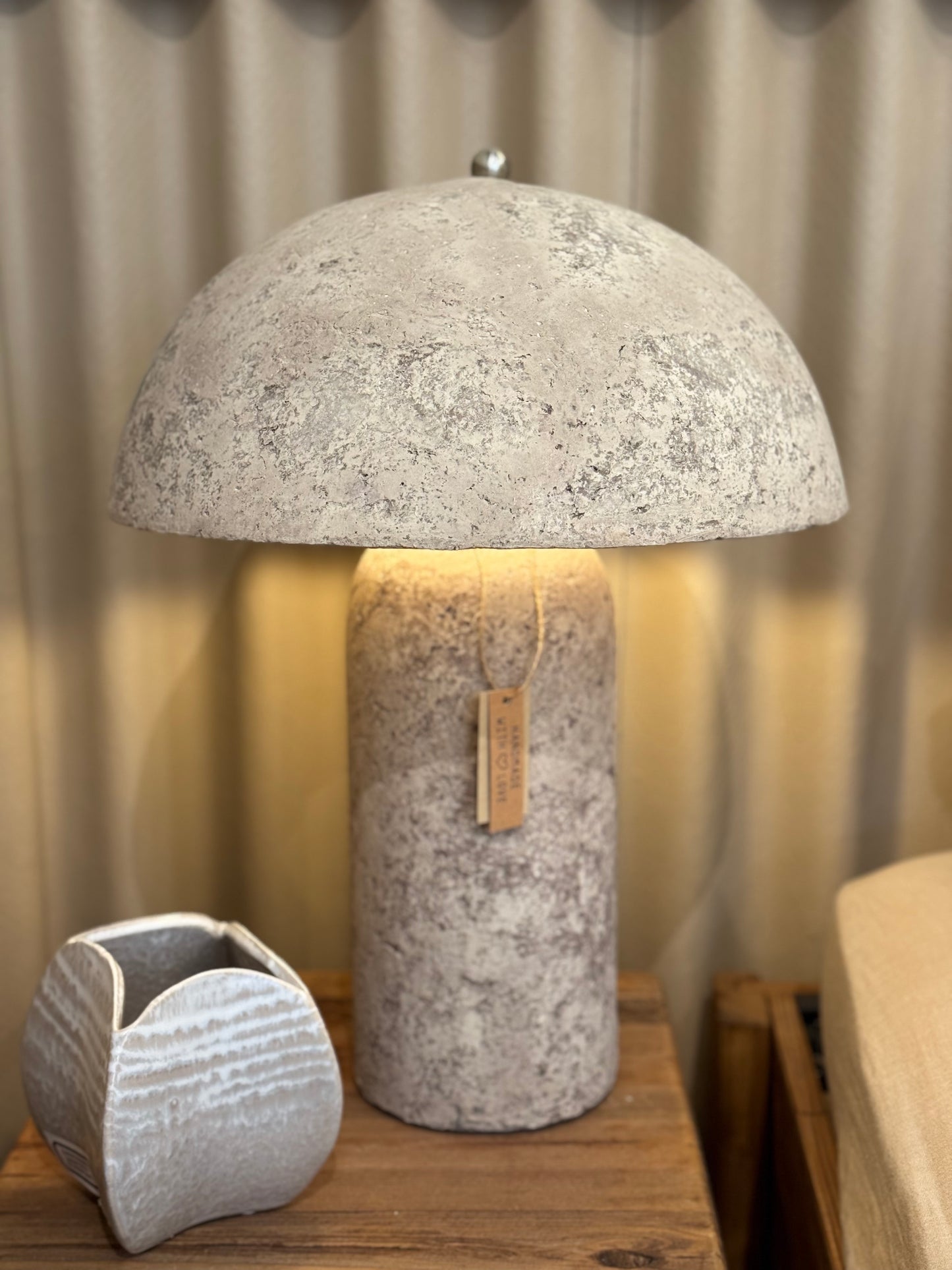 Lampe à poser, PAPIER MÂCHÉ