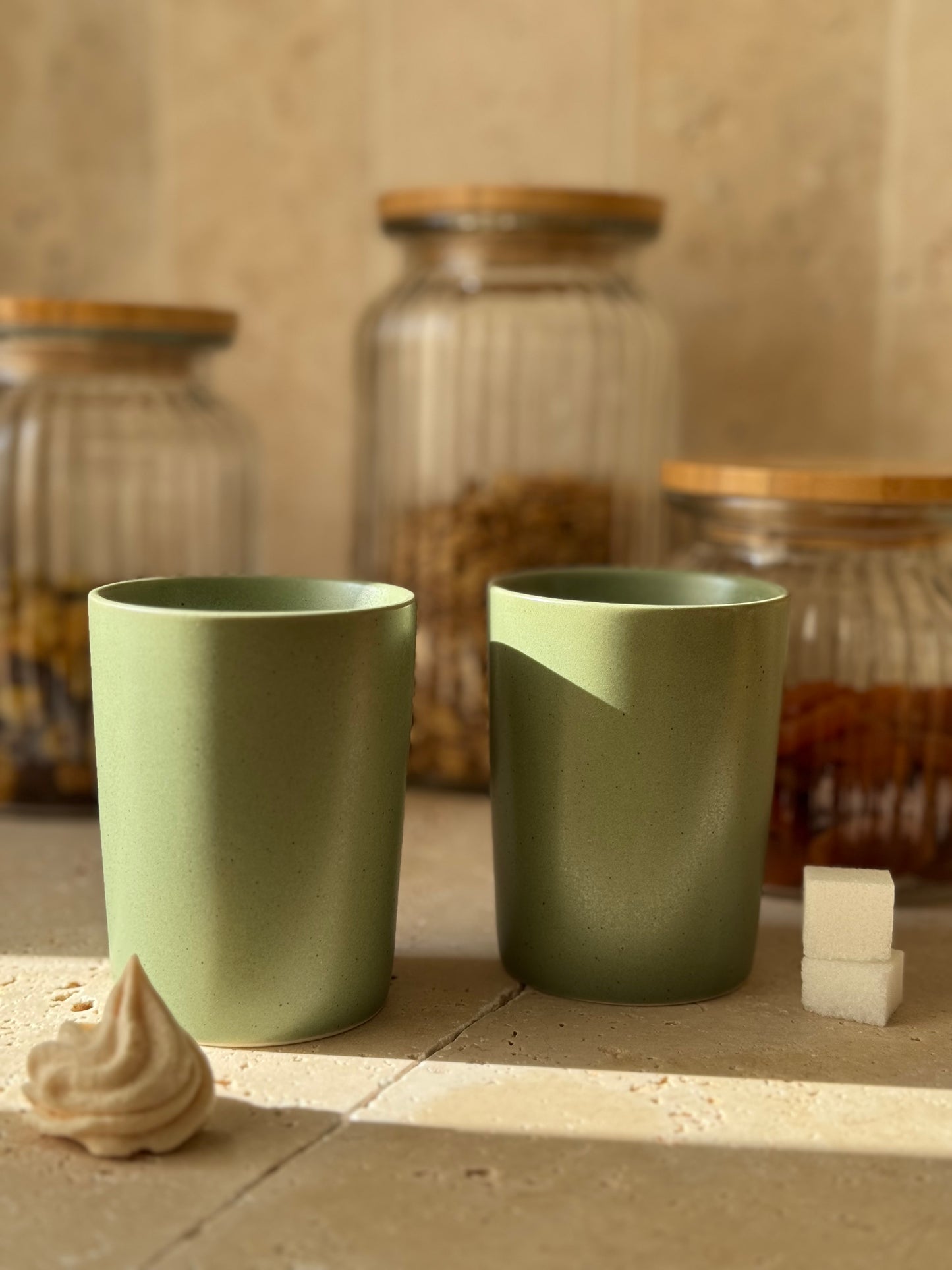 Mug grès vert, MIRA vendu par 2