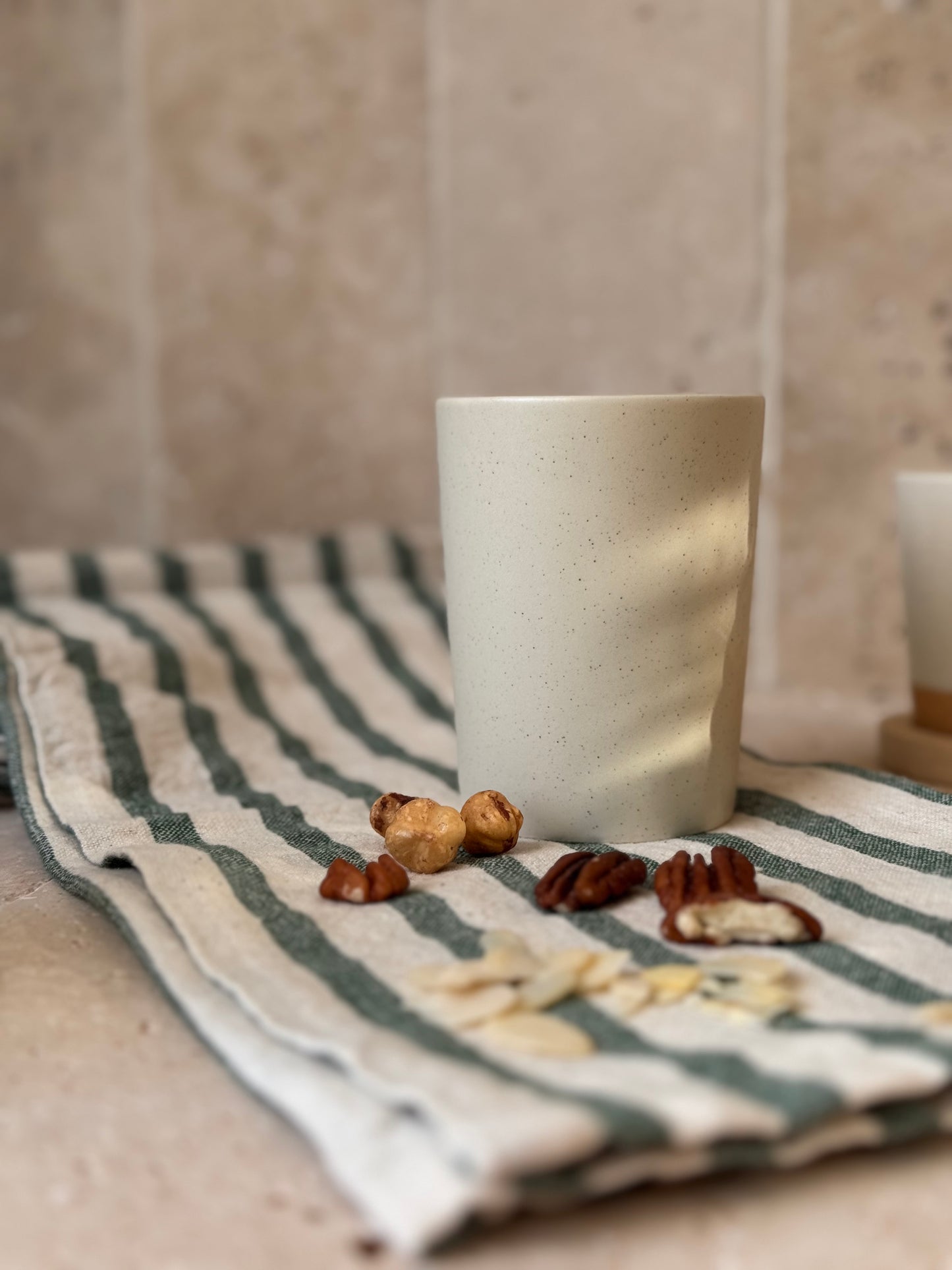 Mug en grès blanc cassé, MIRA vendu par 2