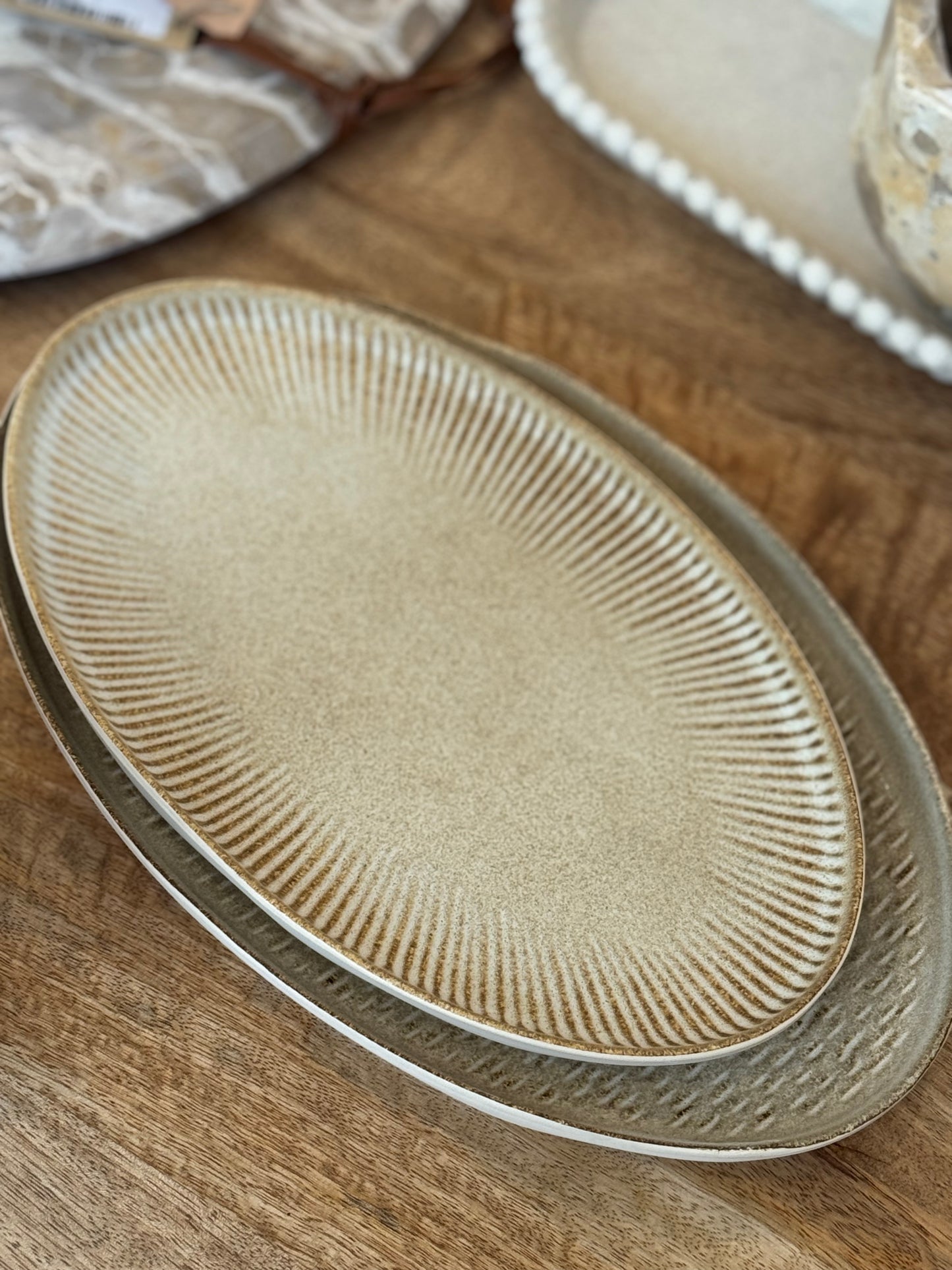 Plat beige, MIKI 33x24 cm