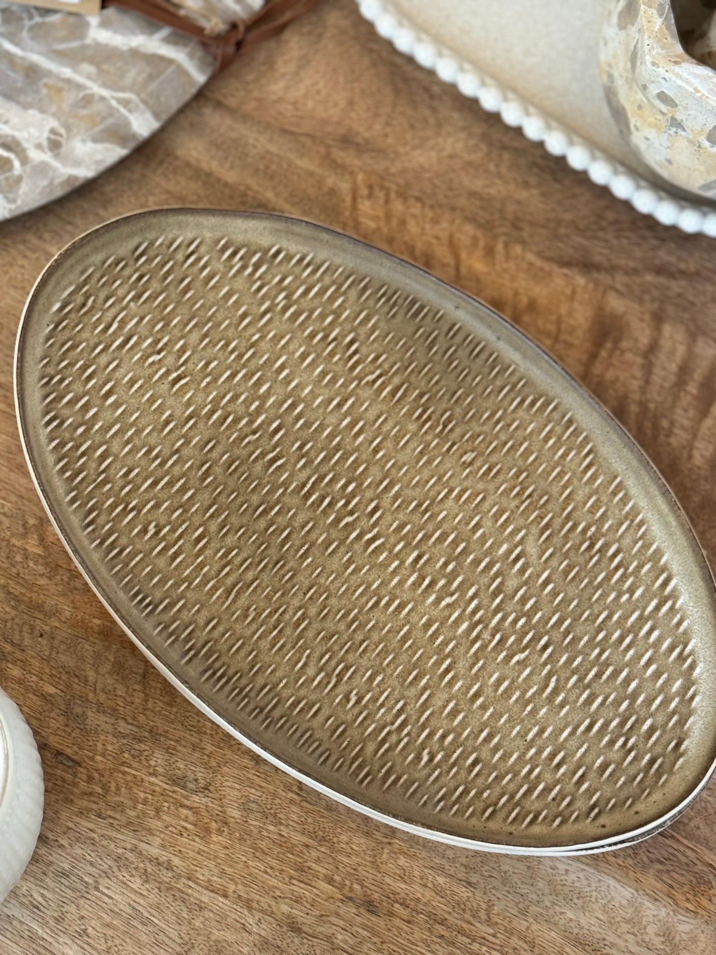 Plat beige, MIKI 33x24 cm