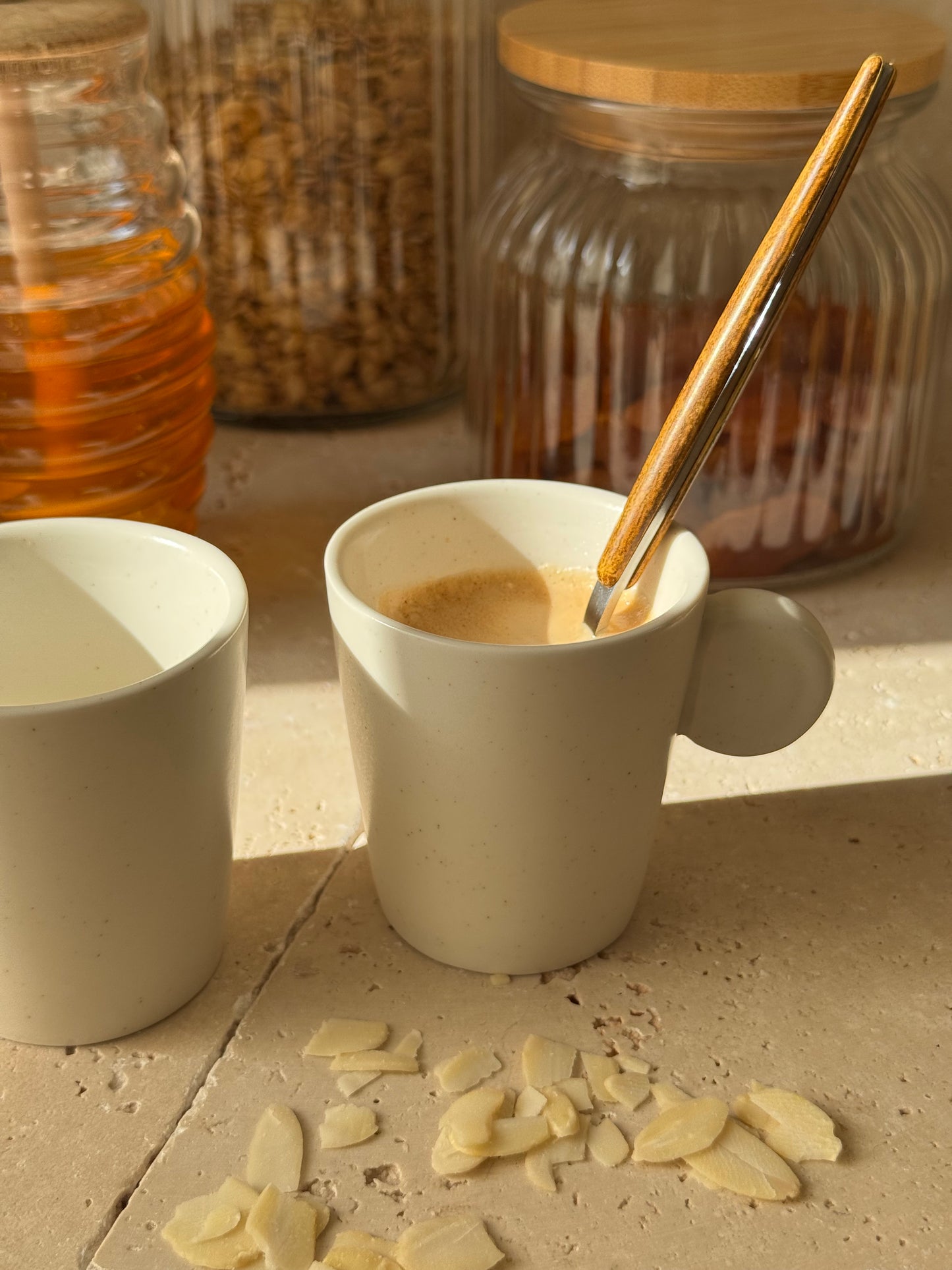 Tasse en céramique blanc cassé, CERA vendues par 2