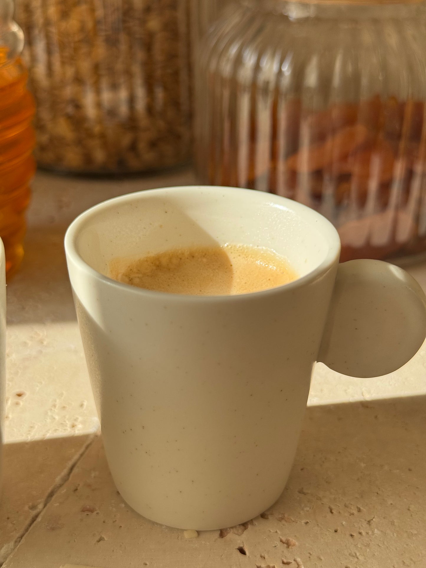 Tasse en céramique blanc cassé, CERA vendues par 2