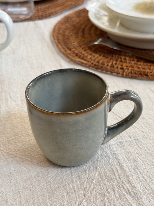 Tasse en grès grise, ARTI