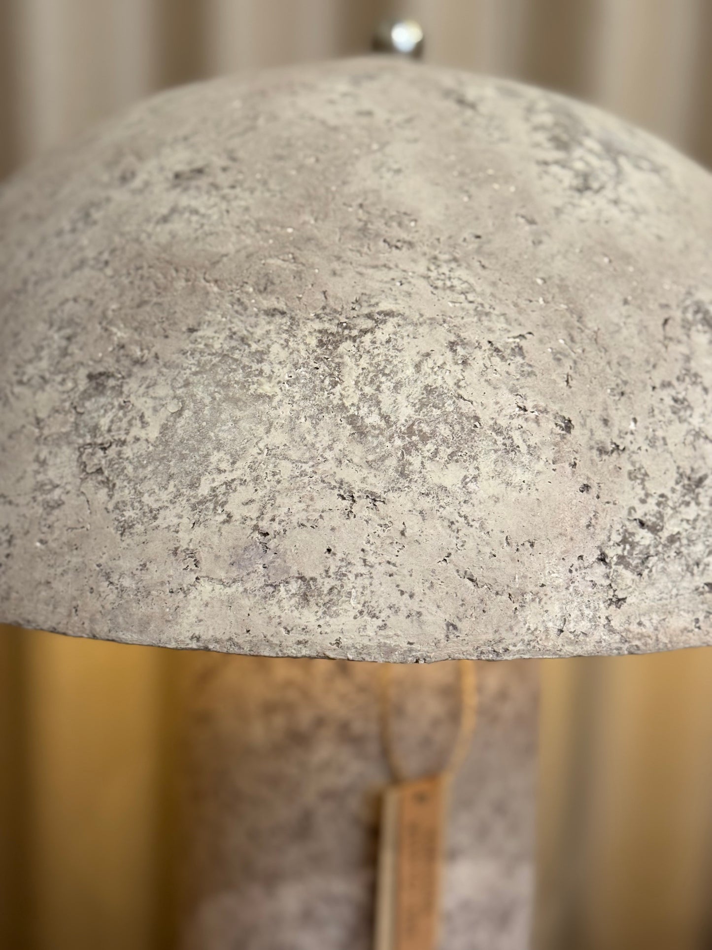 Lampe à poser, PAPIER MÂCHÉ